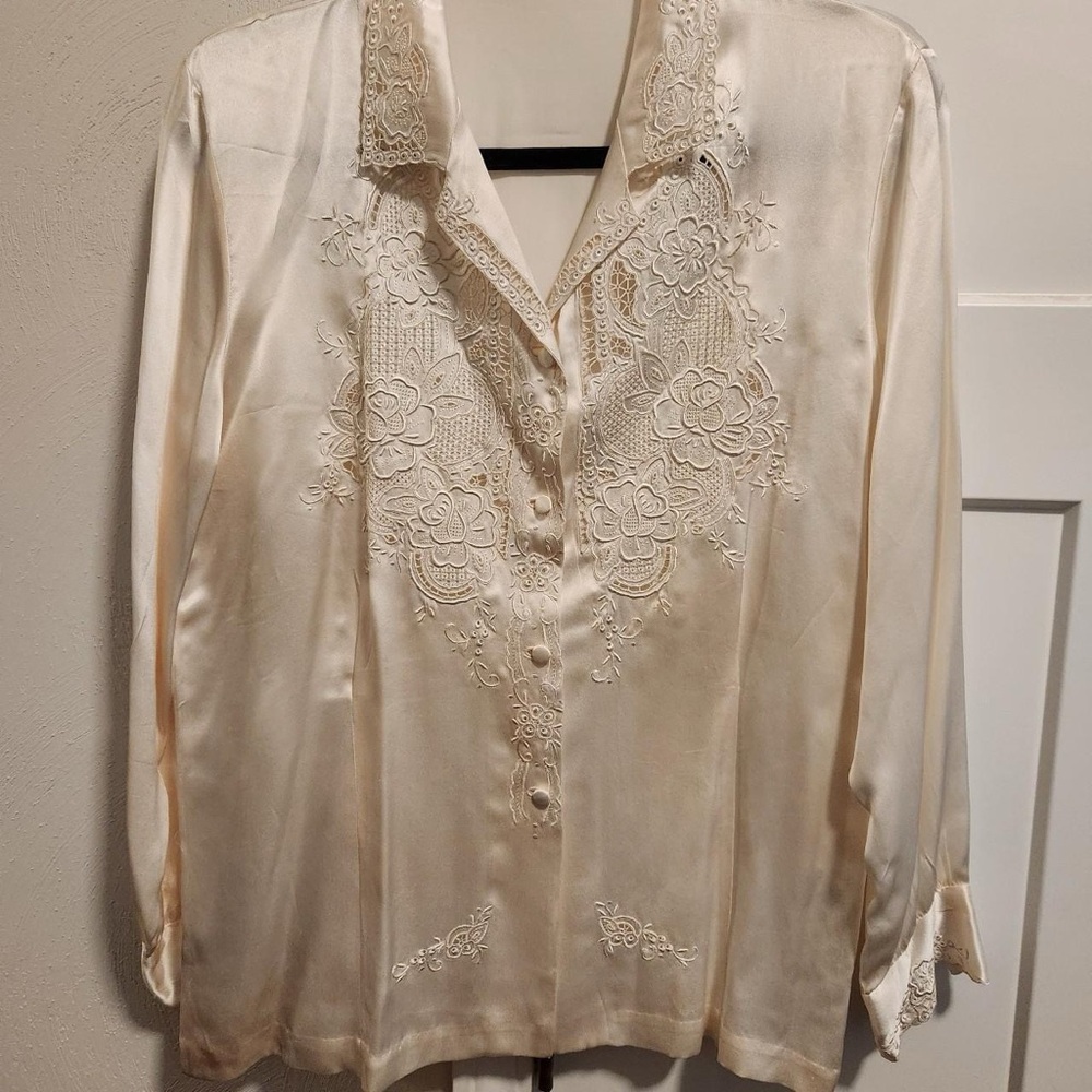 ✨Vintage 100% Silk Button-Up Shirt ✨